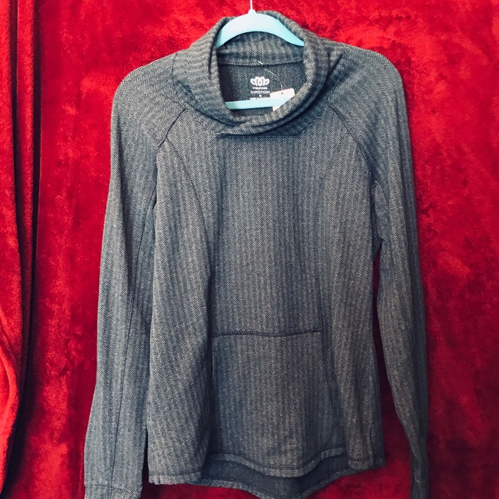 NWT adorable fitted sweatshirt